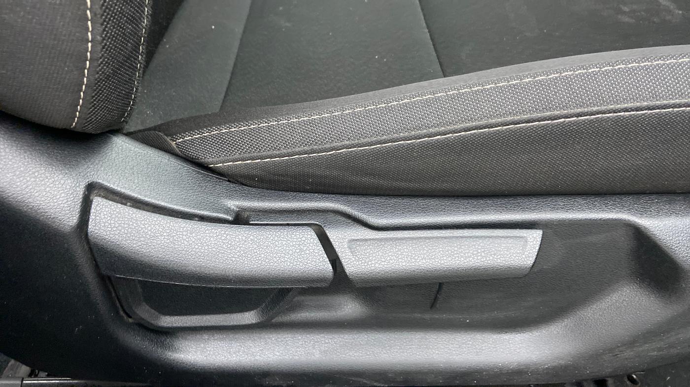 2021 Hyundai NEW I20 SPORTZ 1.2 AT, Petrol, Automatic, 12,665 km, Driver Side Adjustment Panel