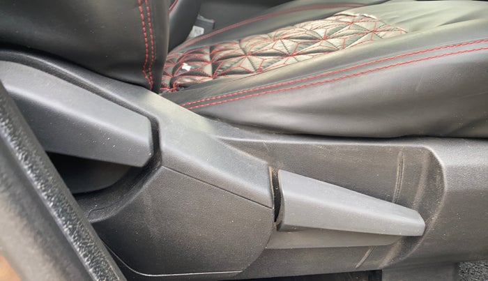 2022 Renault Kiger RXT MT, CNG, Manual, 43,687 km, Driver Side Adjustment Panel