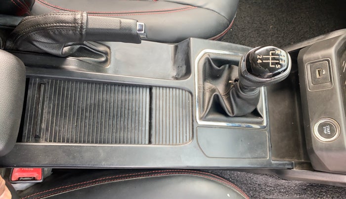 2022 Renault Kiger RXT MT, CNG, Manual, 43,687 km, Gear Lever