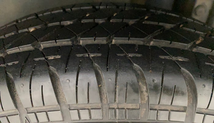 2013 Maruti Swift VXI, Petrol, Manual, 80,134 km, Left Rear Tyre Tread