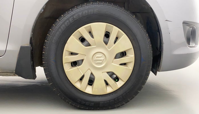 2013 Maruti Swift VXI, Petrol, Manual, 80,134 km, Right Front Wheel