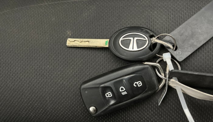 2019 Tata NEXON XM PETROL, Petrol, Manual, 93,271 km, Key Close Up