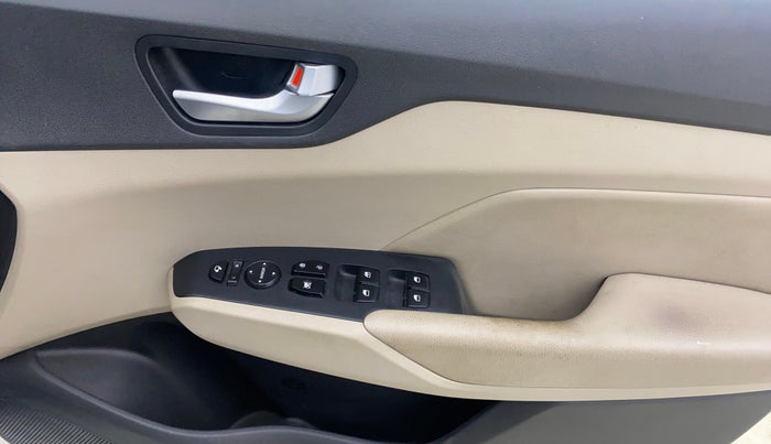 2018 Hyundai Verna 1.6 VTVT SX O, Petrol, Manual, 32,054 km, Driver Side Door Panels Control