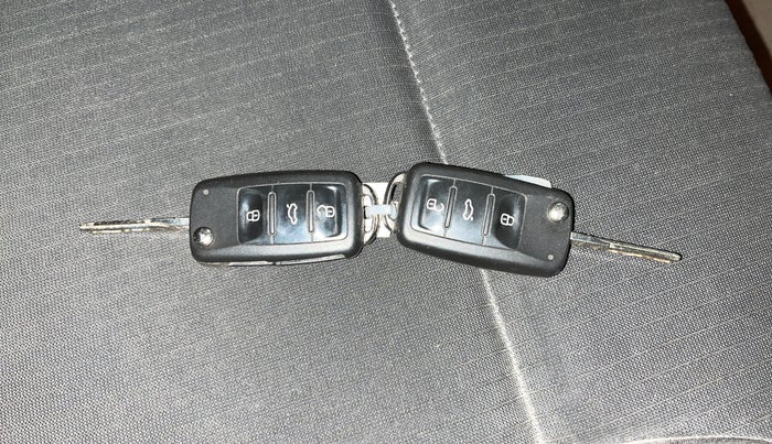 2019 Volkswagen Polo HIGHLINE PLUS 1.0, Petrol, Manual, 50,774 km, Key Close Up