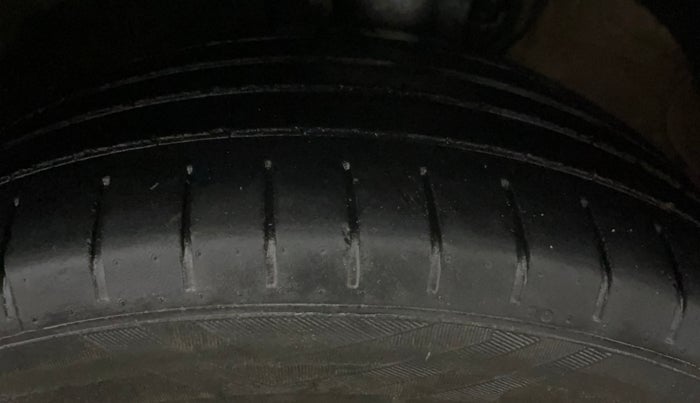 2019 Volkswagen Polo HIGHLINE PLUS 1.0, Petrol, Manual, 50,774 km, Left Front Tyre Tread