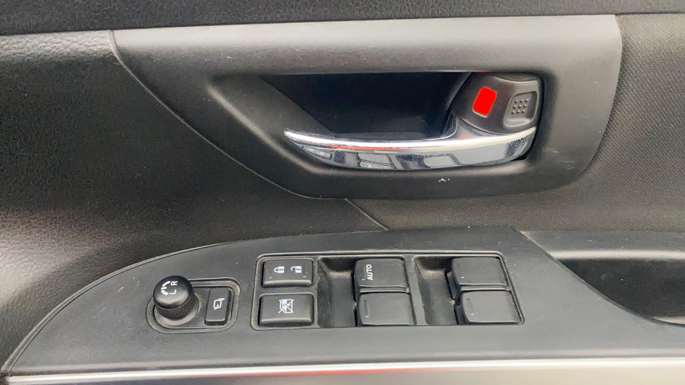 2022 Maruti S Cross ZETA 1.5, Petrol, Manual, 89,722 km, Driver Side Door Panels Control