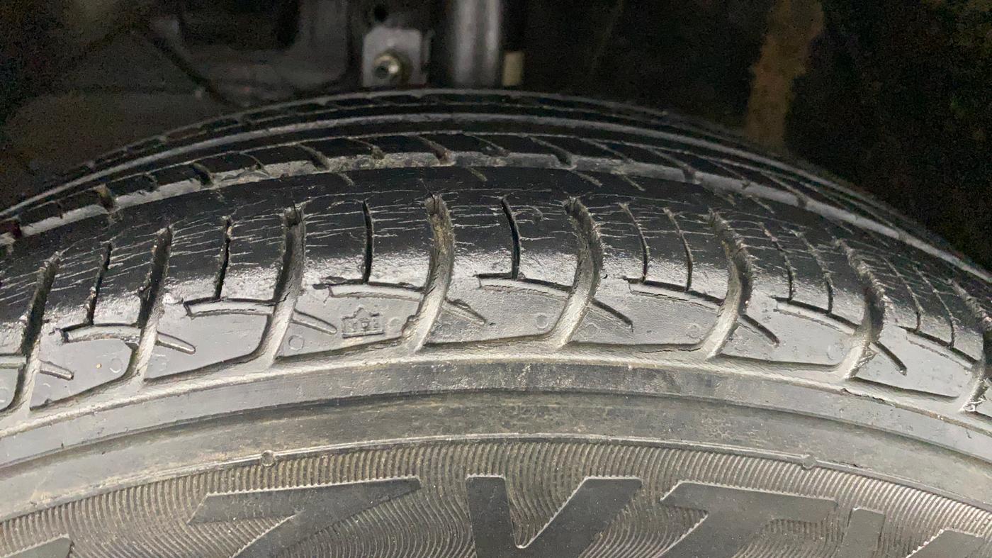 2017 Maruti Baleno DELTA PETROL 1.2, Petrol, Manual, 65,884 km, Left Front Tyre Tread