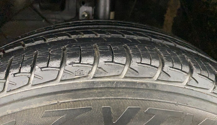 2017 Maruti Baleno DELTA PETROL 1.2, Petrol, Manual, 65,884 km, Left Front Tyre Tread
