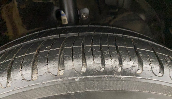 2017 Maruti Baleno DELTA PETROL 1.2, Petrol, Manual, 65,884 km, Right Front Tyre Tread
