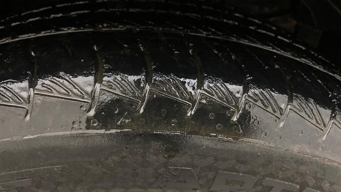 2022 Maruti Grand Vitara ALPHA SMART HYBRID AT, Petrol, Automatic, 91,661 km, Right Front Tyre Tread