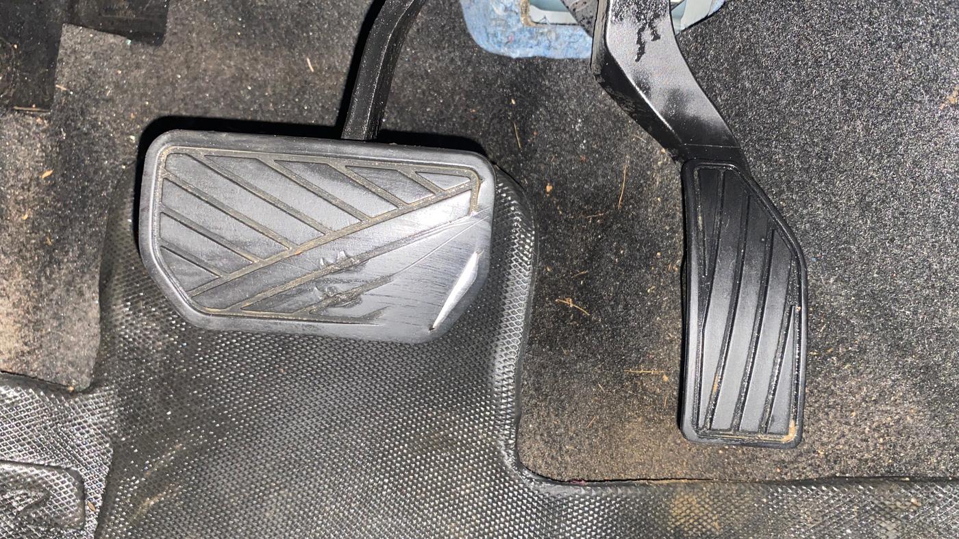 2022 Maruti Grand Vitara ALPHA SMART HYBRID AT, Petrol, Automatic, 91,661 km, Pedals