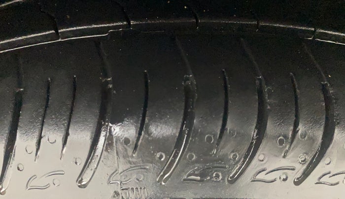 2014 Renault Scala RXL PETROL, Petrol, Manual, 72,419 km, Left Front Tyre Tread