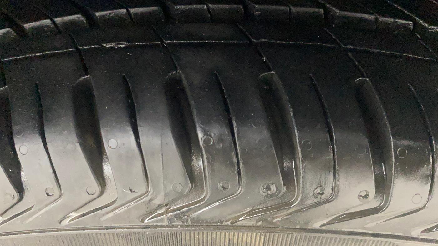 2014 Renault Scala RXL PETROL, Petrol, Manual, 72,419 km, Left Rear Tyre Tread