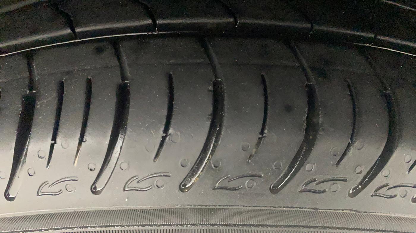 2014 Renault Scala RXL PETROL, Petrol, Manual, 72,419 km, Right Front Tyre Tread