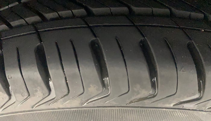 2014 Renault Scala RXL PETROL, Petrol, Manual, 72,419 km, Right Rear Tyre Tread