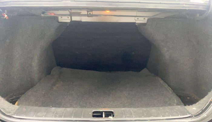 2014 Renault Scala RXL PETROL, Petrol, Manual, 72,419 km, Boot Inside