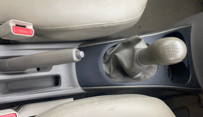 2014 Renault Scala RXL PETROL, Petrol, Manual, 72,419 km, Gear Lever