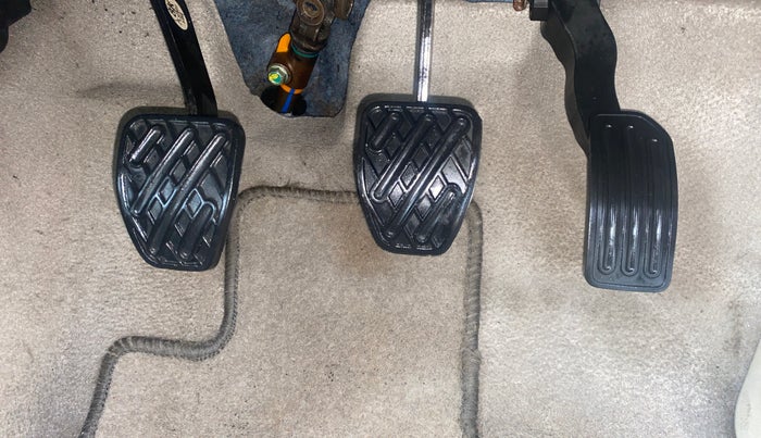 2014 Renault Scala RXL PETROL, Petrol, Manual, 72,419 km, Pedals