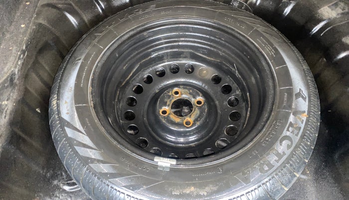 2014 Renault Scala RXL PETROL, Petrol, Manual, 72,419 km, Spare Tyre