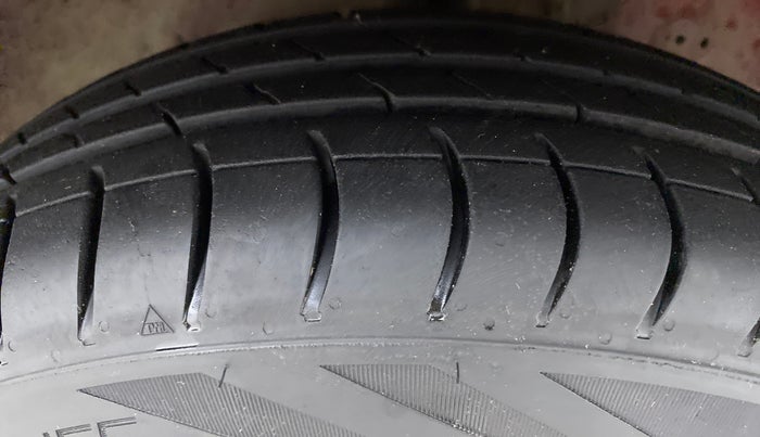 2011 Hyundai Eon ERA, Petrol, Manual, 41,230 km, Right Front Tyre Tread