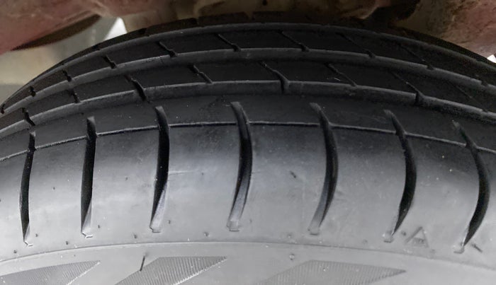 2011 Hyundai Eon ERA, Petrol, Manual, 41,230 km, Left Rear Tyre Tread