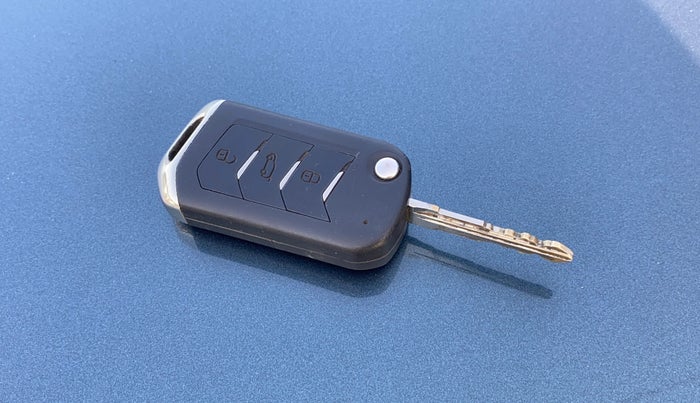 2023 Mahindra XUV300 W6 1.2 PETROL AMT, Petrol, Automatic, 43,246 km, Key Close Up