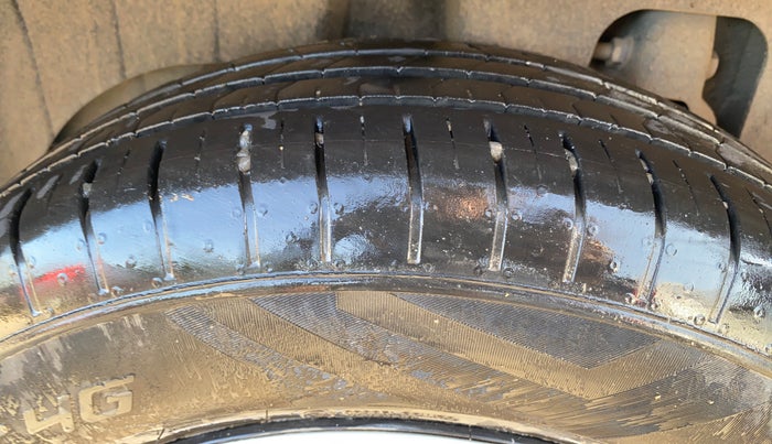 2023 Mahindra XUV300 W6 1.2 PETROL AMT, Petrol, Automatic, 43,246 km, Right Rear Tyre Tread