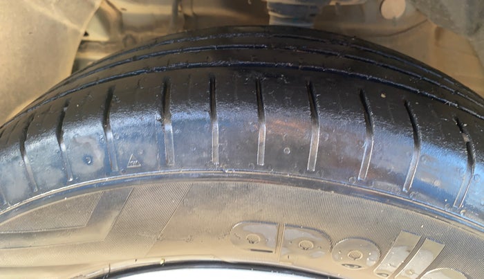 2023 Mahindra XUV300 W6 1.2 PETROL AMT, Petrol, Automatic, 43,246 km, Left Front Tyre Tread