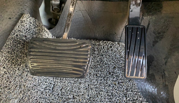 2023 Mahindra XUV300 W6 1.2 PETROL AMT, Petrol, Automatic, 43,246 km, Pedals