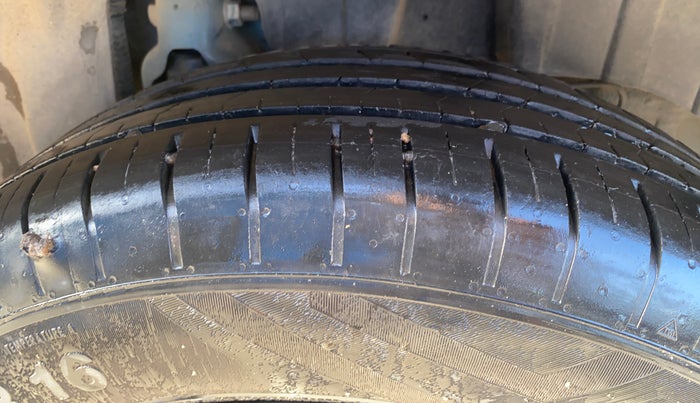 2023 Mahindra XUV300 W6 1.2 PETROL AMT, Petrol, Automatic, 43,246 km, Left Rear Tyre Tread