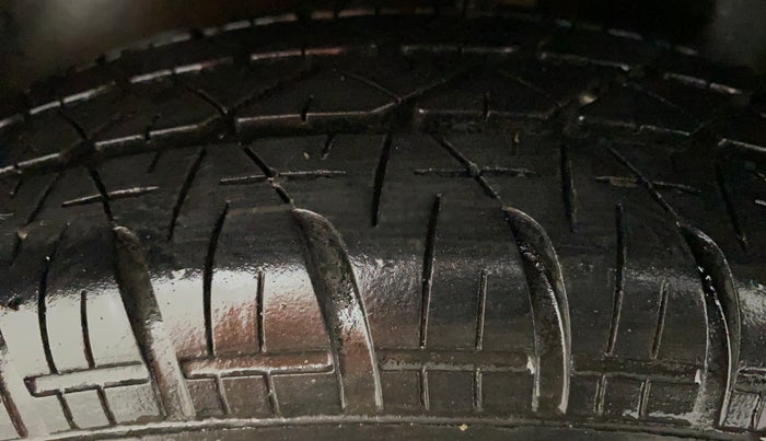 2011 Maruti Swift VXI, Petrol, Manual, 46,265 km, Left Rear Tyre Tread