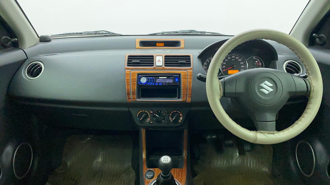 2011 Maruti Swift VXI, Petrol, Manual, 46,265 km, Dashboard