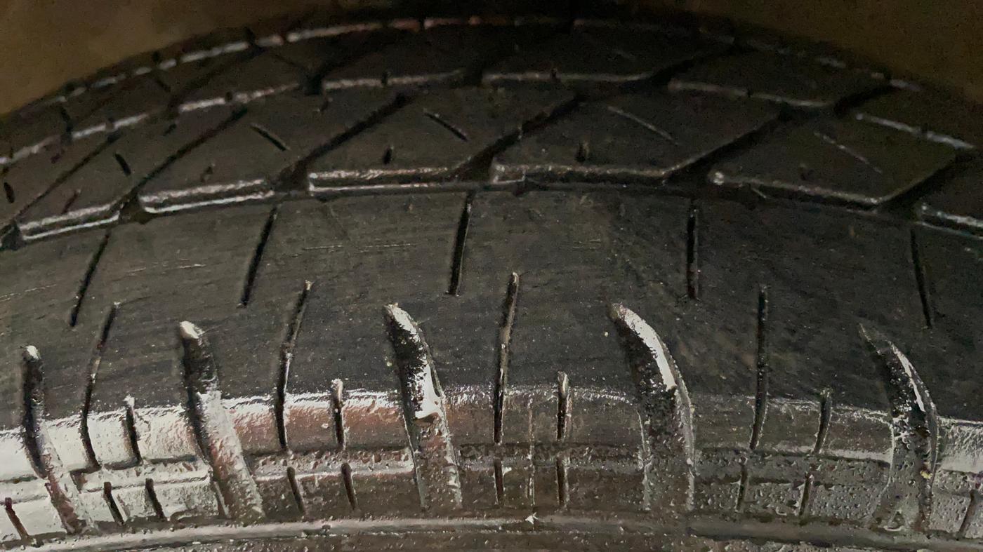 2011 Maruti Swift VXI, Petrol, Manual, 46,265 km, Left Front Tyre Tread