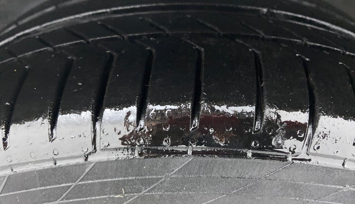 2015 Mercedes Benz CLA Class CLA 200 CDI SPORT, Diesel, Automatic, 1,09,682 km, Right Front Tyre Tread