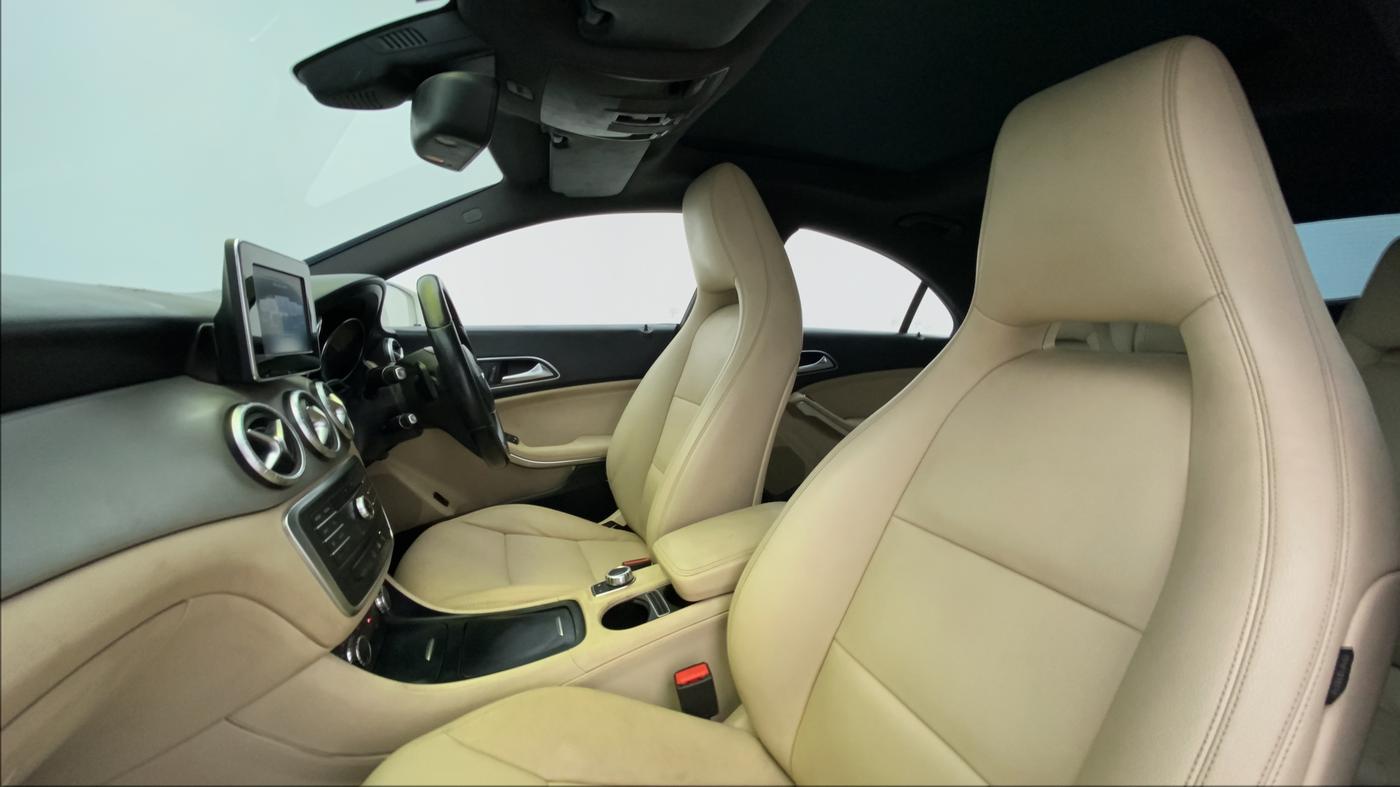 2015 Mercedes Benz CLA Class CLA 200 CDI SPORT, Diesel, Automatic, 1,09,682 km, Right Side Front Door Cabin