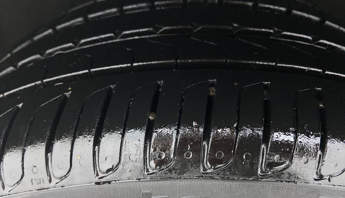 2015 Mercedes Benz CLA Class CLA 200 CDI SPORT, Diesel, Automatic, 1,09,682 km, Right Rear Tyre Tread