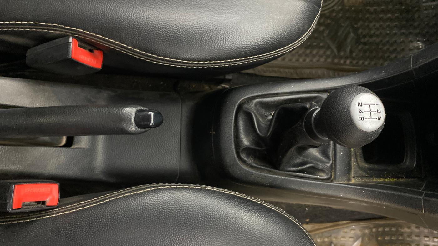 2016 Maruti Swift LXI, CNG, Manual, 95,263 km, Gear Lever