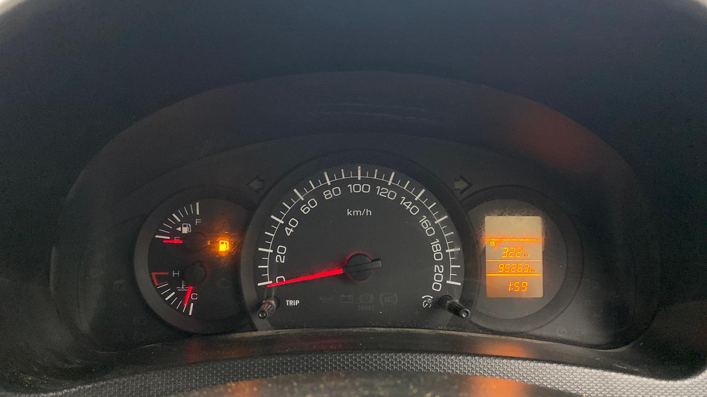 2016 Maruti Swift LXI, CNG, Manual, 95,263 km, Odometer Image