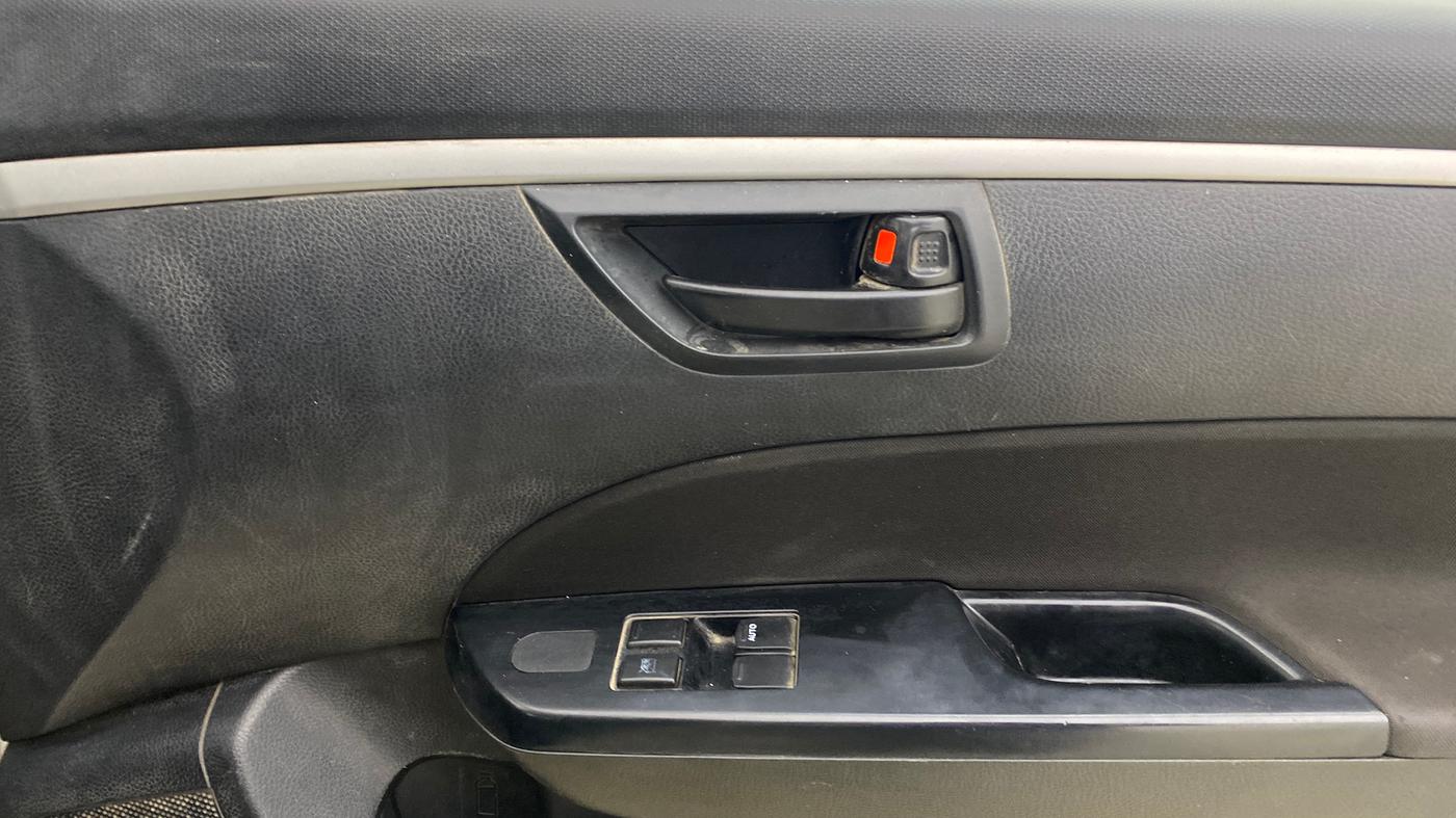 2016 Maruti Swift LXI, CNG, Manual, 95,263 km, Driver Side Door Panels Control