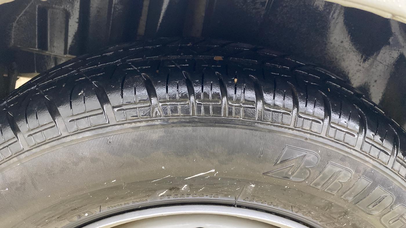 2016 Maruti Swift LXI, CNG, Manual, 95,263 km, Right Rear Tyre Tread