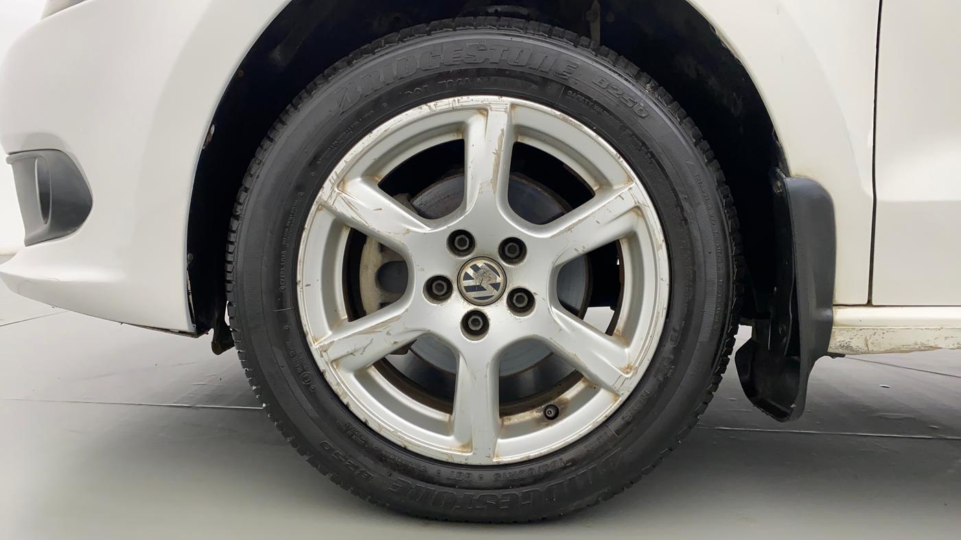 2014 Volkswagen Vento HIGHLINE PETROL, Petrol, Manual, 83,510 km, Left Front Wheel