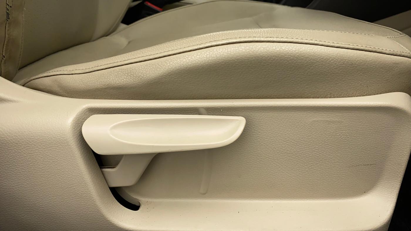 2014 Volkswagen Vento HIGHLINE PETROL, Petrol, Manual, 83,510 km, Driver Side Adjustment Panel