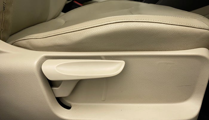 2014 Volkswagen Vento HIGHLINE PETROL, Petrol, Manual, 83,510 km, Driver Side Adjustment Panel