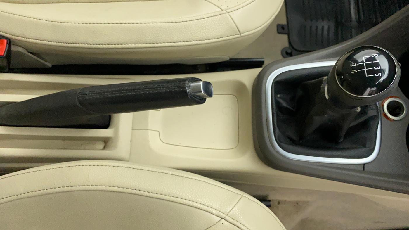 2014 Volkswagen Vento HIGHLINE PETROL, Petrol, Manual, 83,510 km, Gear Lever
