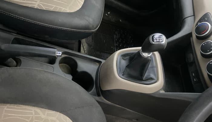 2015 Hyundai Grand i10 SPORTZ 1.2 KAPPA VTVT, Petrol, Manual, 74,104 km, Gear Lever