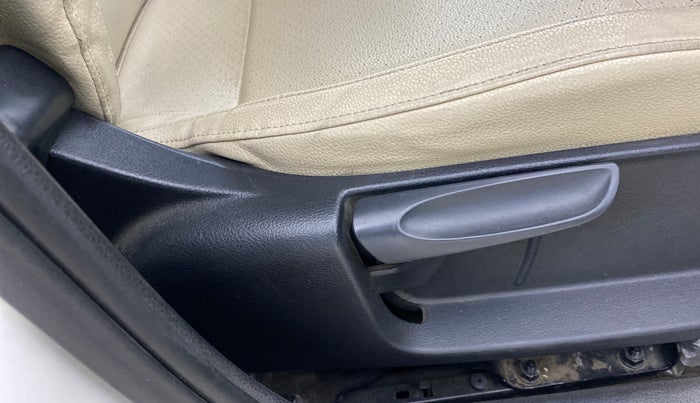 2017 Skoda Rapid STYLE 1.6 MPI AT, Petrol, Automatic, 54,614 km, Driver Side Adjustment Panel