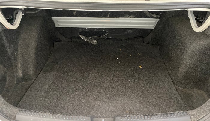 2017 Skoda Rapid STYLE 1.6 MPI AT, Petrol, Automatic, 54,614 km, Boot Inside