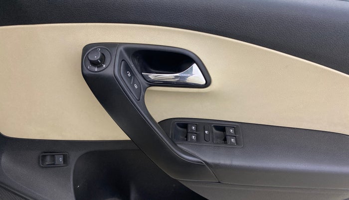 2017 Skoda Rapid STYLE 1.6 MPI AT, Petrol, Automatic, 54,614 km, Driver Side Door Panels Control