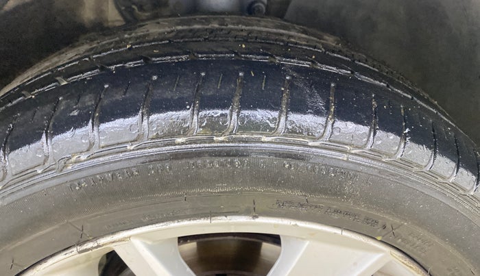 2017 Skoda Rapid STYLE 1.6 MPI AT, Petrol, Automatic, 54,614 km, Right Front Tyre Tread