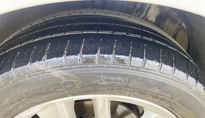 2017 Skoda Rapid STYLE 1.6 MPI AT, Petrol, Automatic, 54,614 km, Left Front Tyre Tread